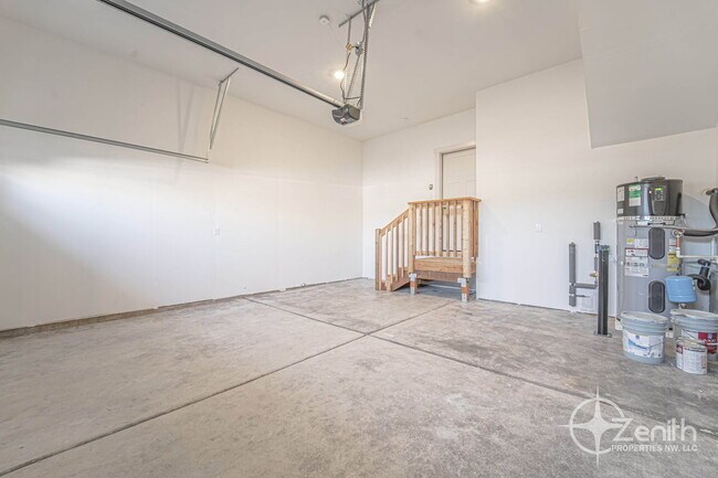 Building Photo - 4261 S Cloverhill Wy