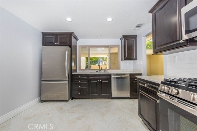 Building Photo - 1 Navarre