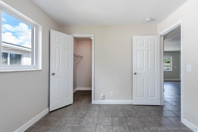 Building Photo - 3482 48th Ln S