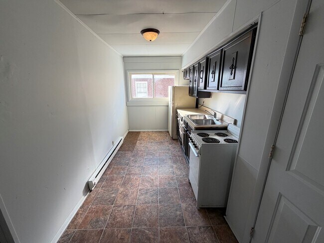 Building Photo - 922-4 Vermilion-