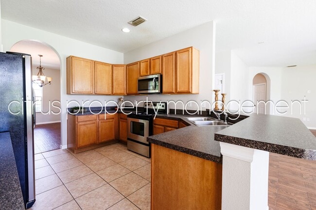 Building Photo - Spacious 4/3 in Independence Available Now!