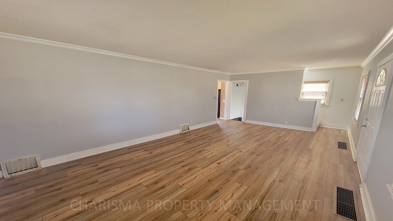 Building Photo - 700 S Hawthorne Ave