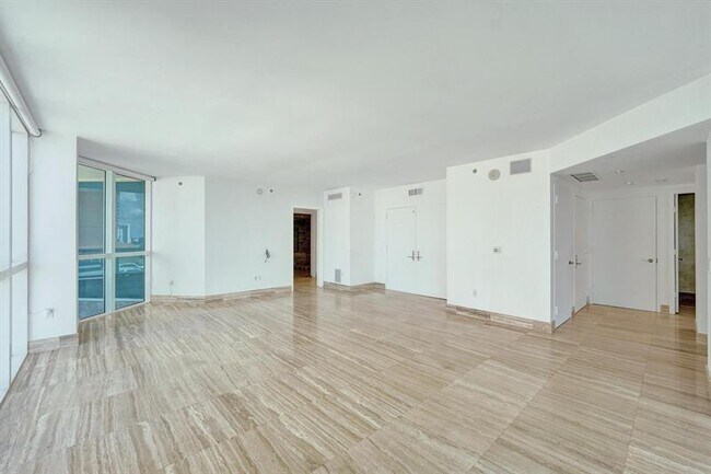 Building Photo - 101 S Fort Lauderdale Beach Blvd