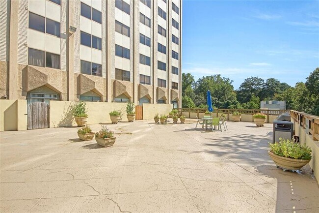 Building Photo - 2479 Peachtree Rd NE