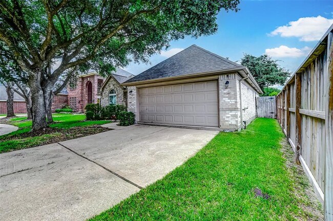 Building Photo - 7039 Clustering Oak Ct