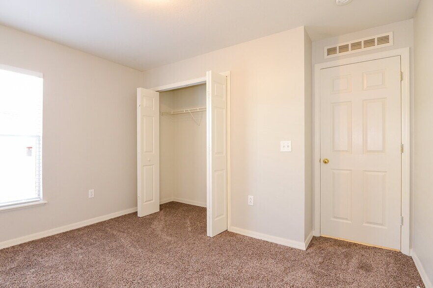 Building Photo - 17026 Ongar Ct