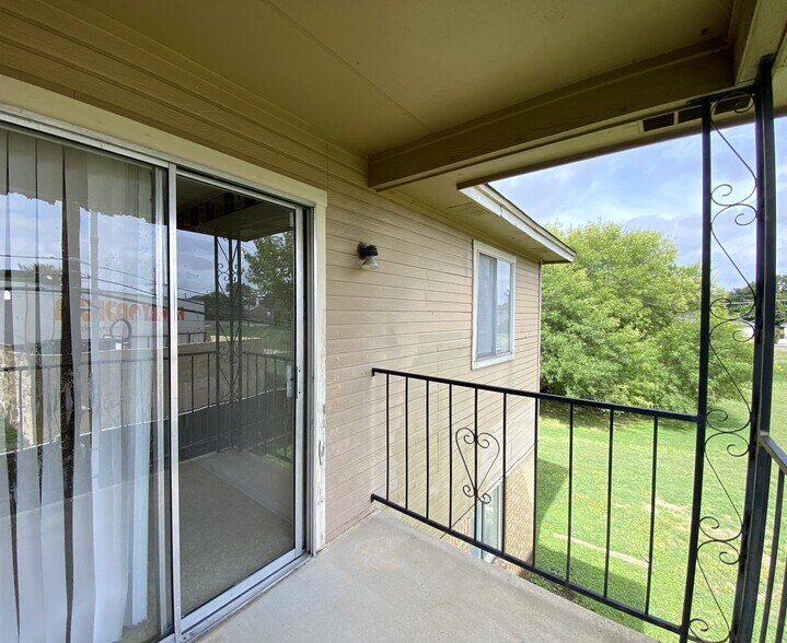 Building Photo - 4801 Rainbow Cir