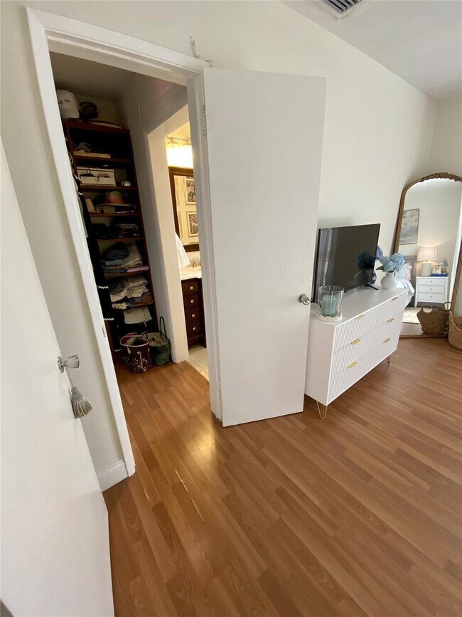 Building Photo - 2755 NE 28th Ave