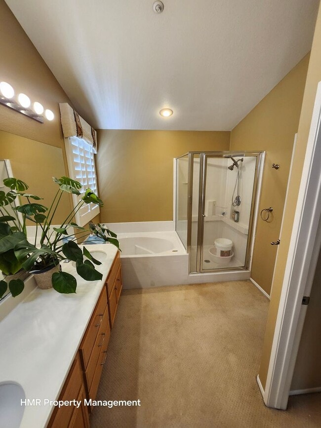 Building Photo - Beautiful two-story in Hunter's Ridge