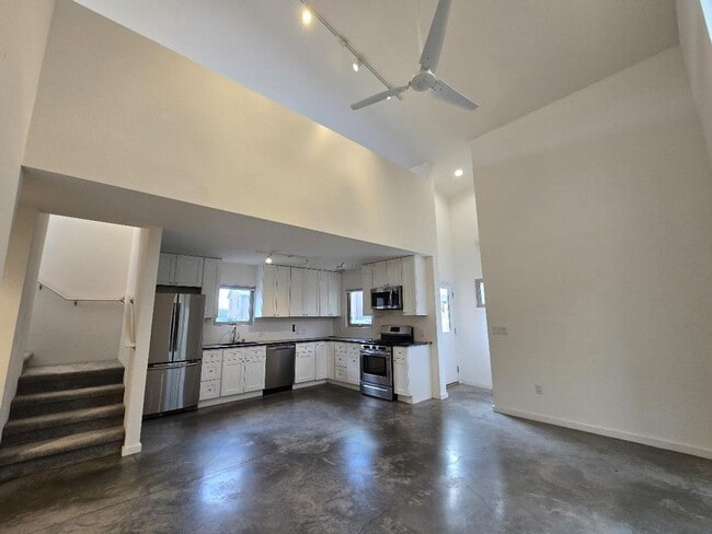 Building Photo - 2180 W Alameda St