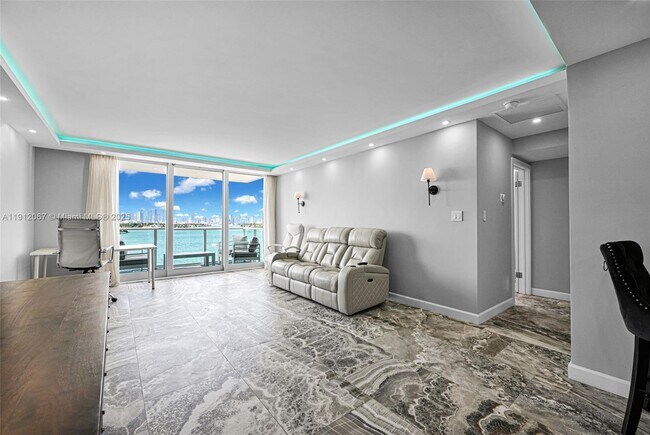 Building Photo - 1000 West Ave