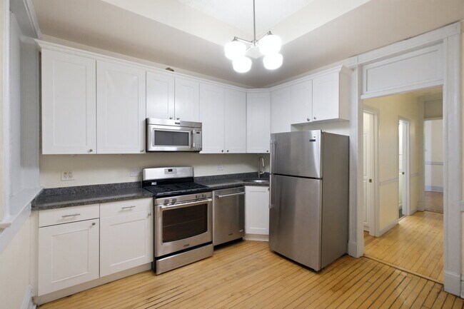 Building Photo - 2522 N Burling St