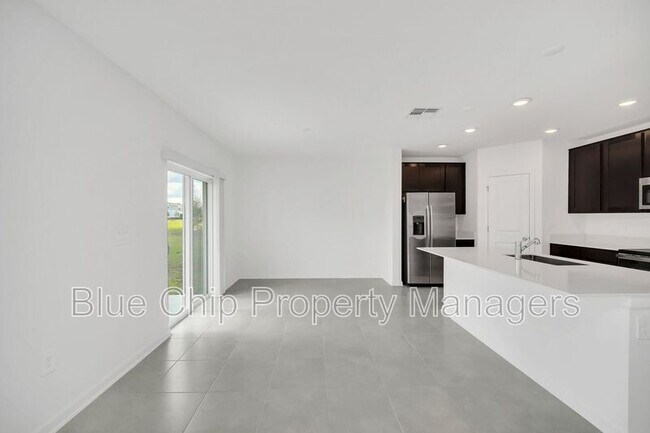 Building Photo - 1623 Reservoir Pl