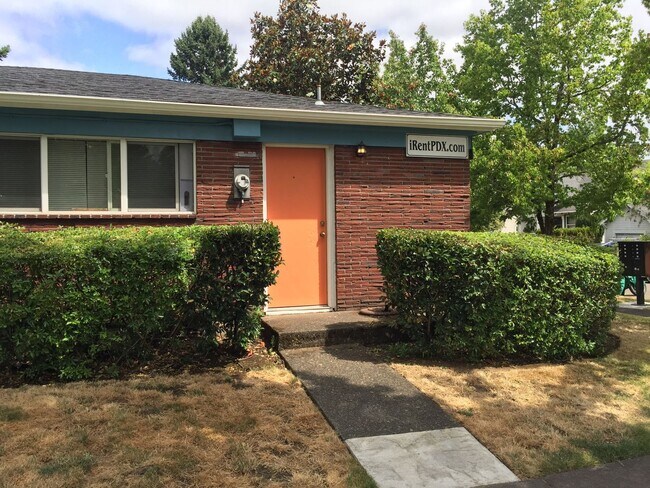 Building Photo - Lower 1bed, bike storage, great location, all dogs welcome!