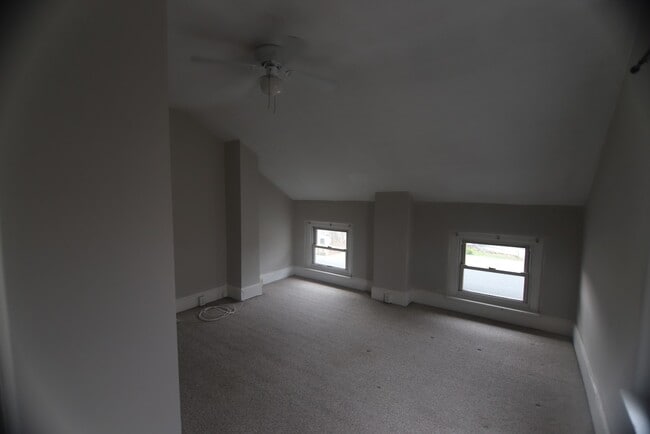 Building Photo - 309 E 6th Ave