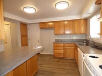 Building Photo - 4250 Terraza Ct NE
