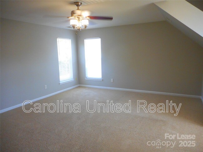 Building Photo - 1018 Fountainbrook Dr