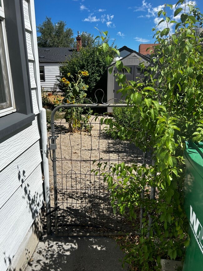 Building Photo - 524 Claremont St