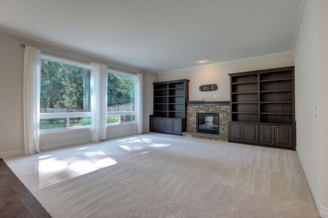 Building Photo - Spacious Custom Home with High-End Finishes Near Lake Sammamish