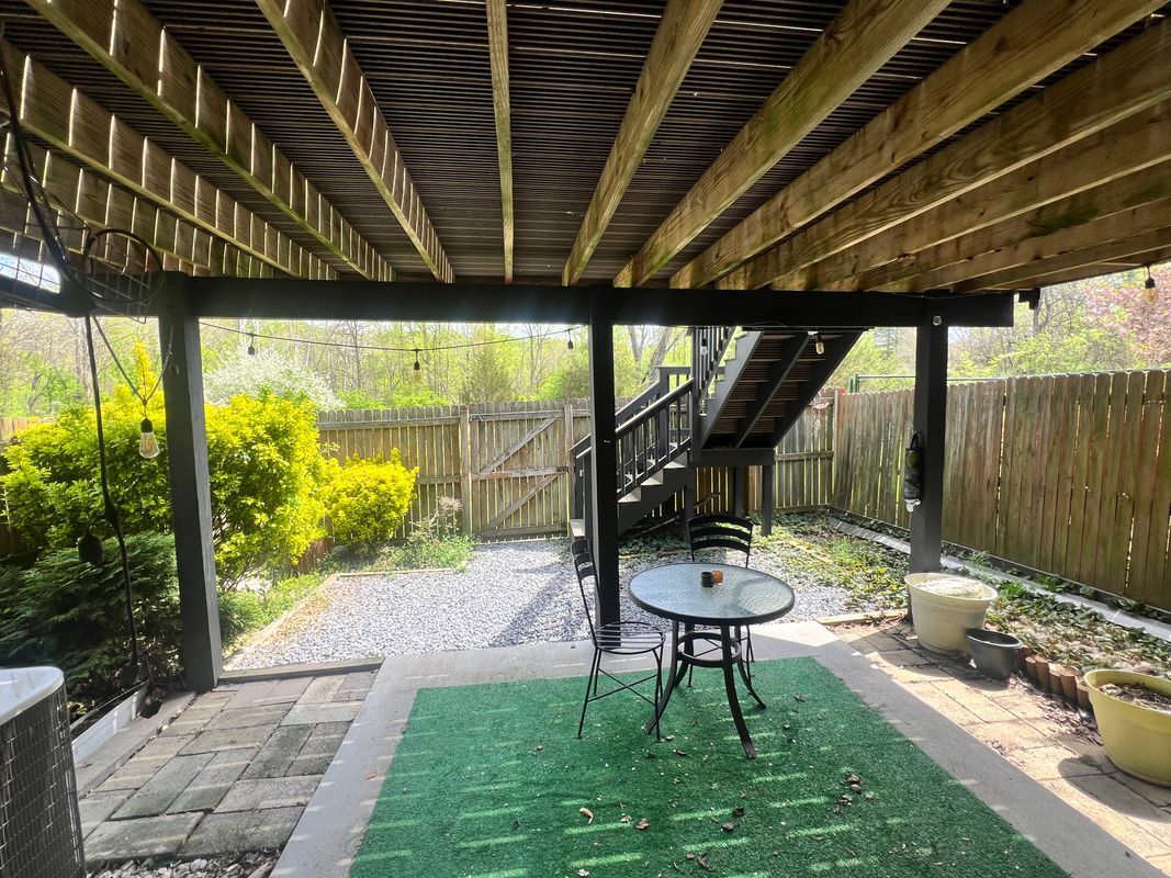 Building Photo - 516 Meadow Hall Dr
