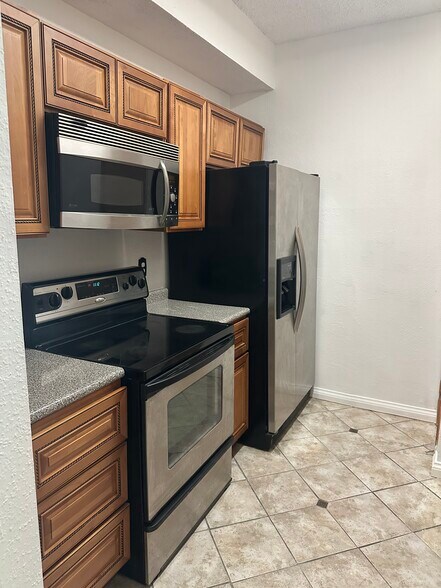Kitchen - 10051 Westpark Dr