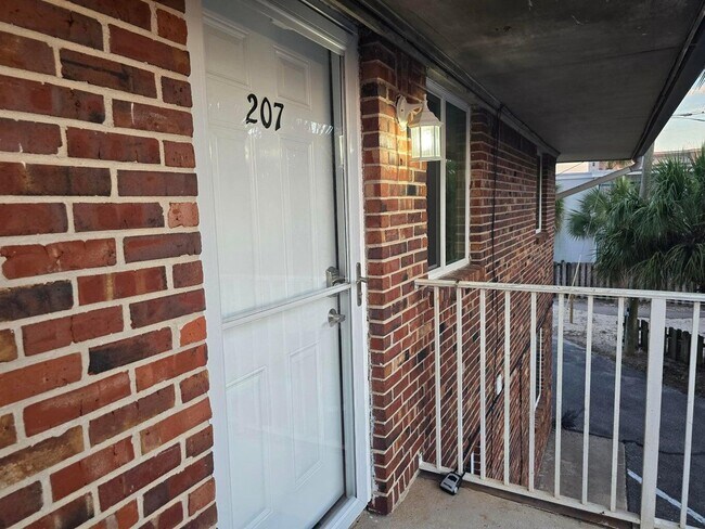 Building Photo - 315 Bream Ave