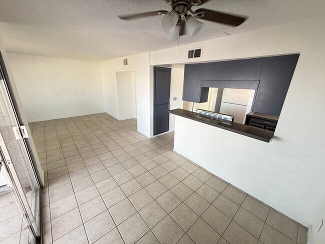 Building Photo - 2185 Exeter Dr