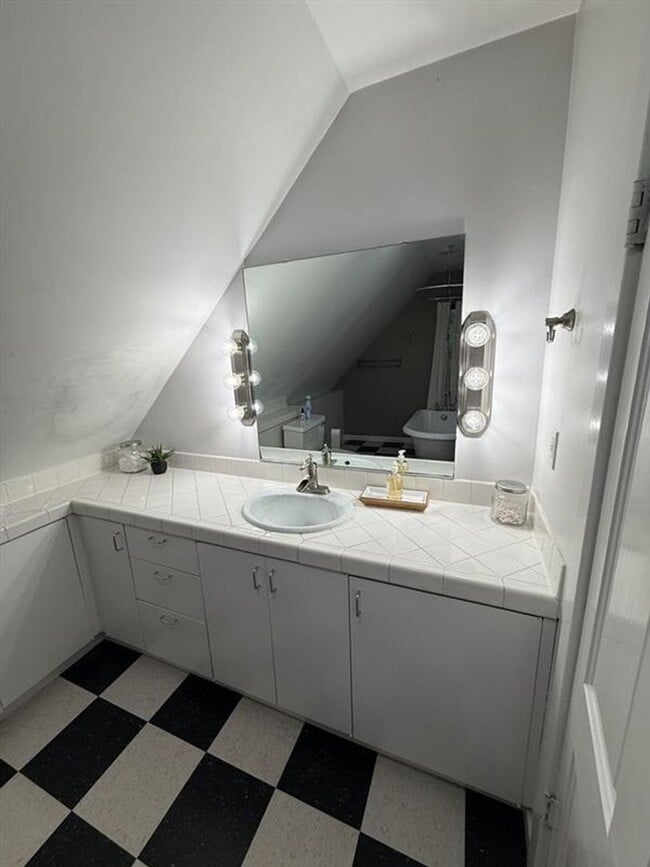 Building Photo - 2251 NW Hoyt St