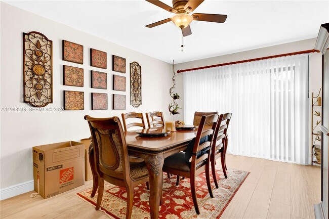 Building Photo - 10909 SW 113th Pl