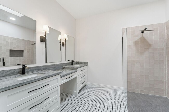 Building Photo - Welcome to this stunning 3-bedroom, 2-bathroom home in the heart of Scottsdale, AZ