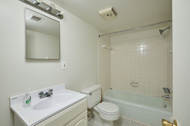Building Photo - 1776 Lanier Pl NW