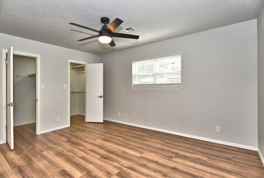 Building Photo - 6925 E 73rd St