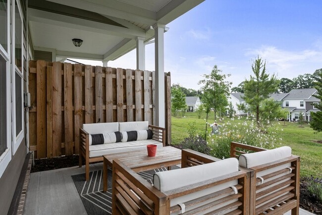 Building Photo - Franklin Townhome For Lease