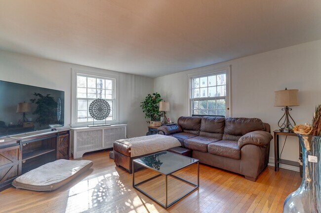 Building Photo - 59 Morris St