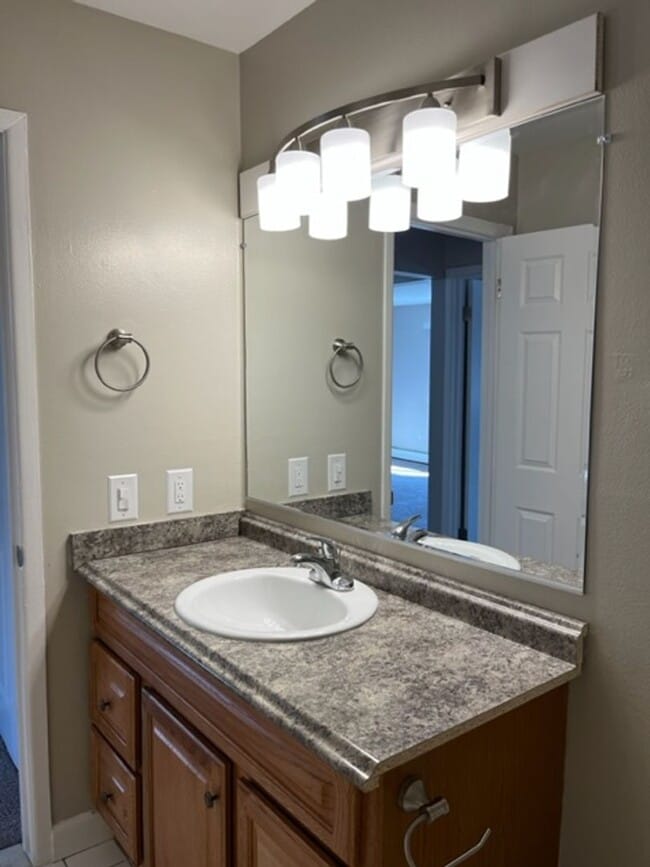 Building Photo - Charming 1 Bedroom/1 Bath near Downtown Rochester!