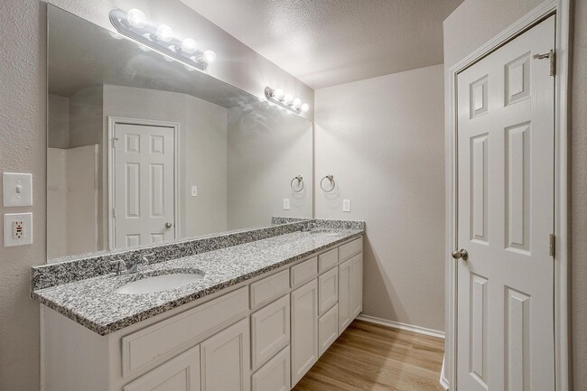 Building Photo - 2616 Castle Pines Dr