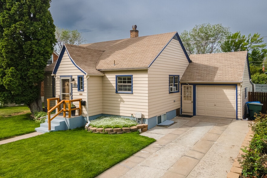 Building Photo - 219 S 10th Ave