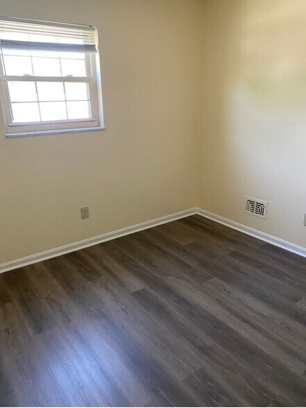 Building Photo - 4505 #2 Landside Drive
