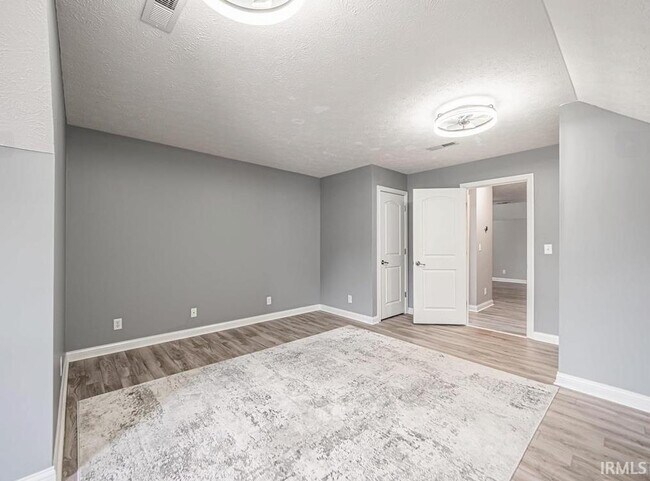 Building Photo - 2747 Thornhill Dr