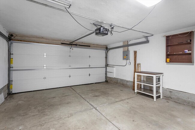 Building Photo - 6172 Moraga Ave