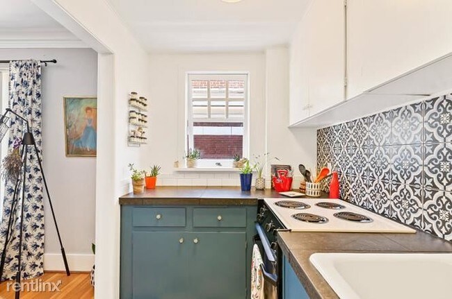 Building Photo - 1 br, 1 bath Condo - 1811 NW Couch St Apt 512