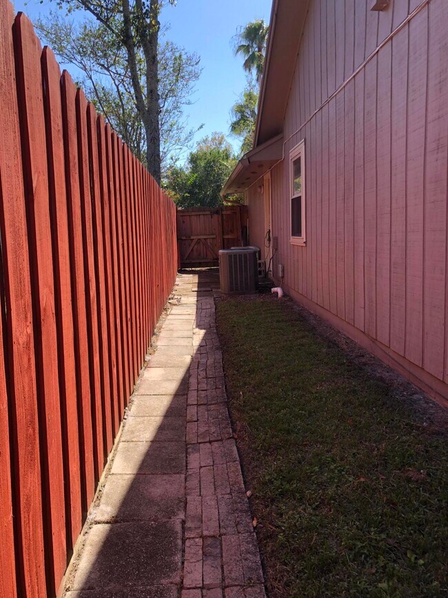Building Photo - 8179 Crosswind Rd