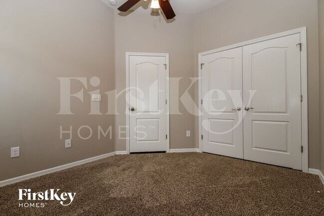 Building Photo - 7727 Stoney Hill Dr