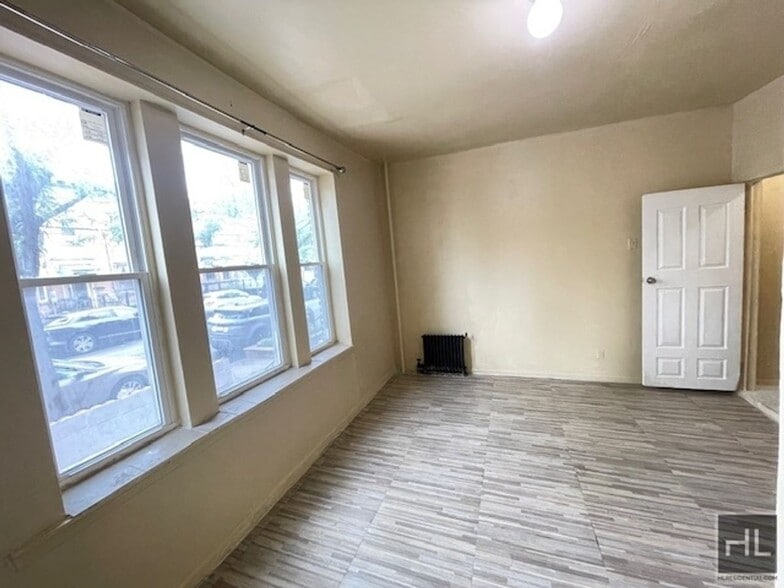 Primary Photo - 888 Belmont Ave