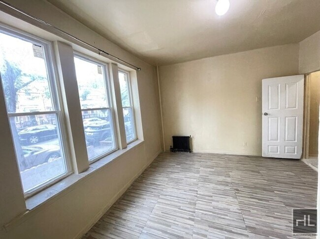 Primary Photo - 888 Belmont Ave