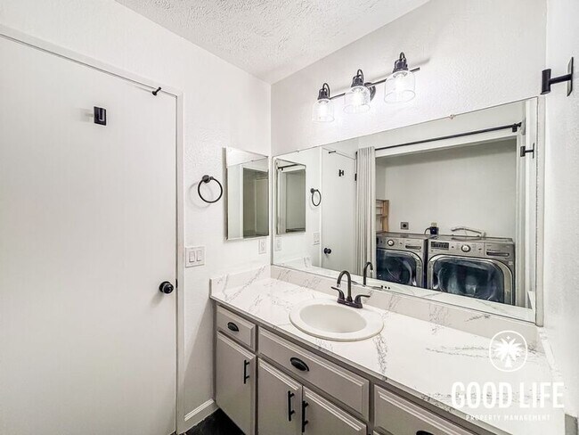 Building Photo - 6540 College Grove Dr