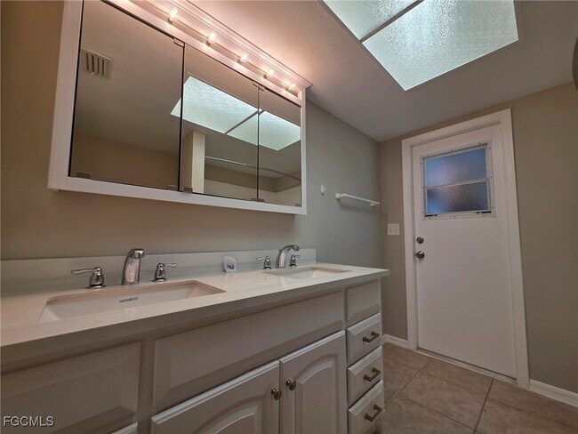 Building Photo - 21151 Captain Nelson Ct