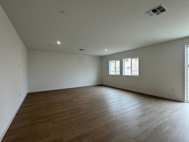 Building Photo - 10962 Admiral Cv Wy