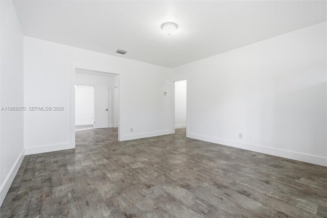 Building Photo - 8430 Crespi Blvd