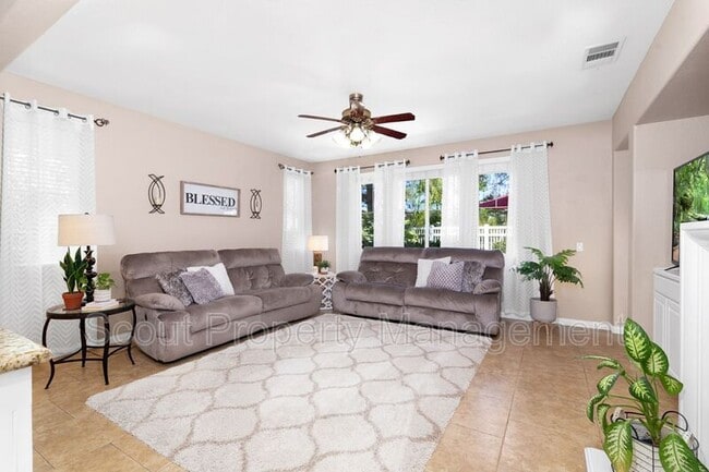 Building Photo - 40281 Salem Way